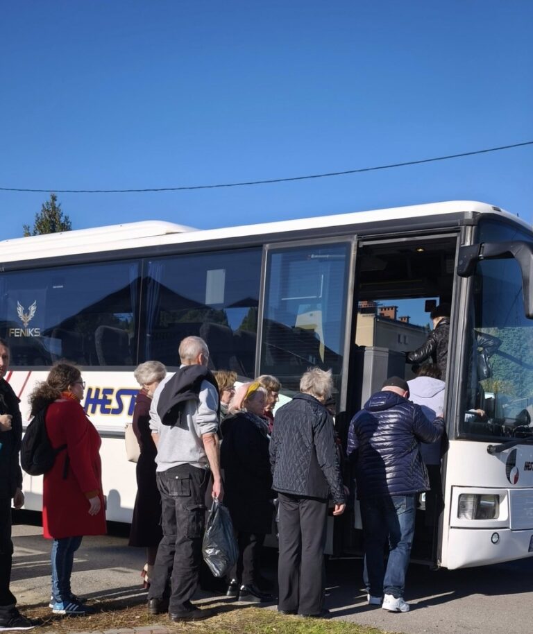 W Dniu Wszystkich Świętych pomagamy mieszkańcom Jasła w spokojnym dotarciu na cmentarz