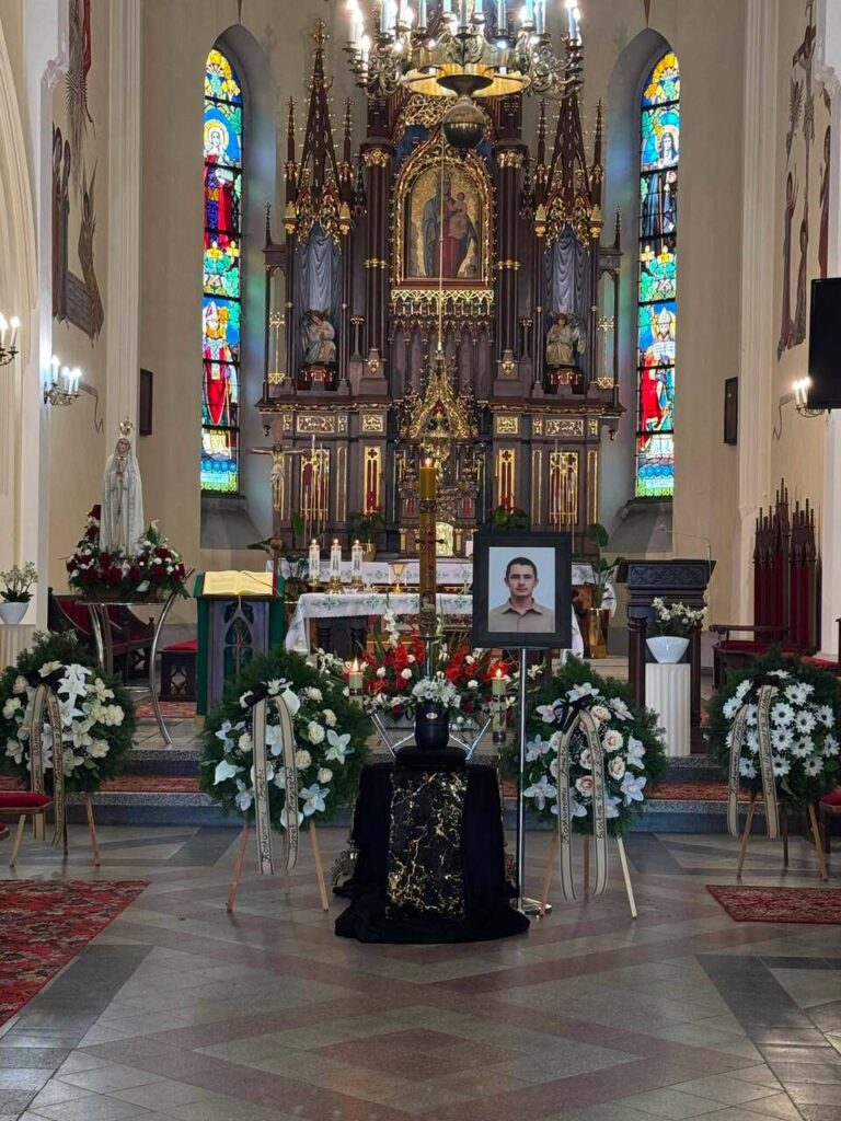 Pożegnanie 33-letniego śp. Mariusza Rogusa
